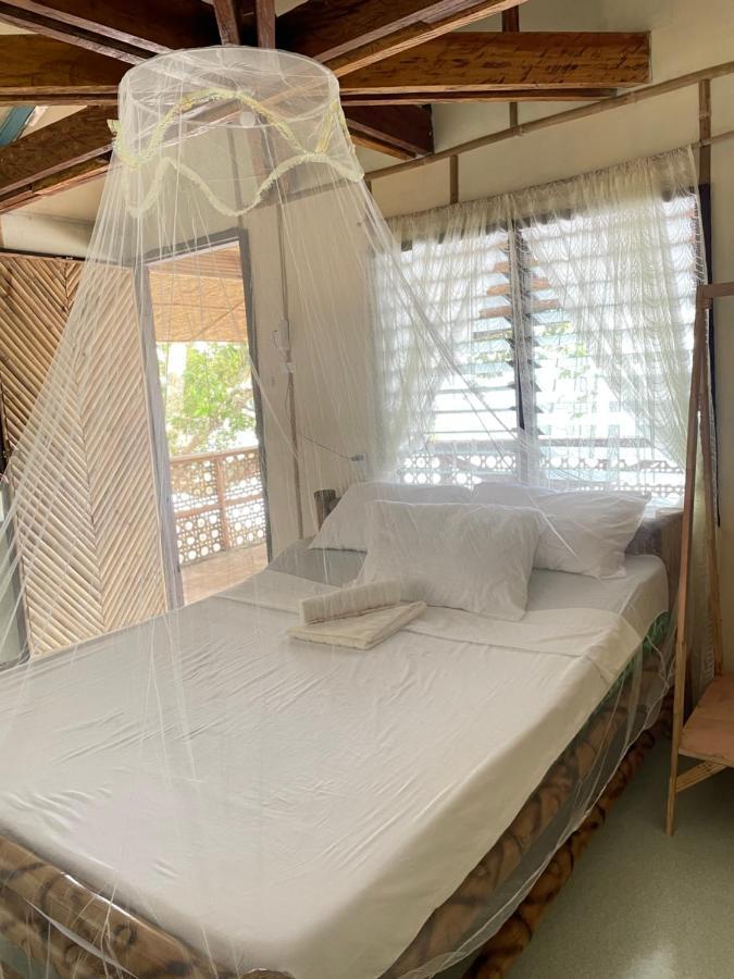 Borbon'S Treehouse By The Sea Bed & Breakfast Mambajao Exterior photo