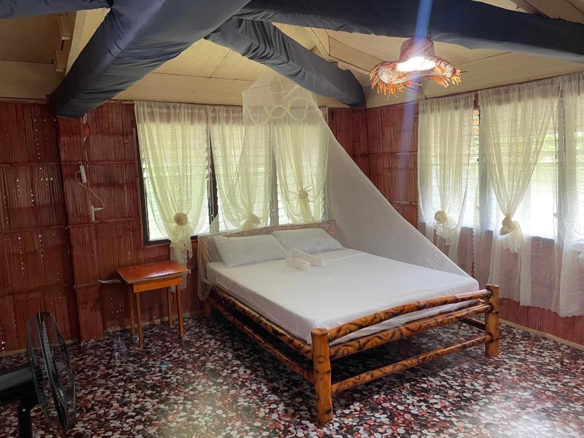 Borbon'S Treehouse By The Sea Bed & Breakfast Mambajao Exterior photo