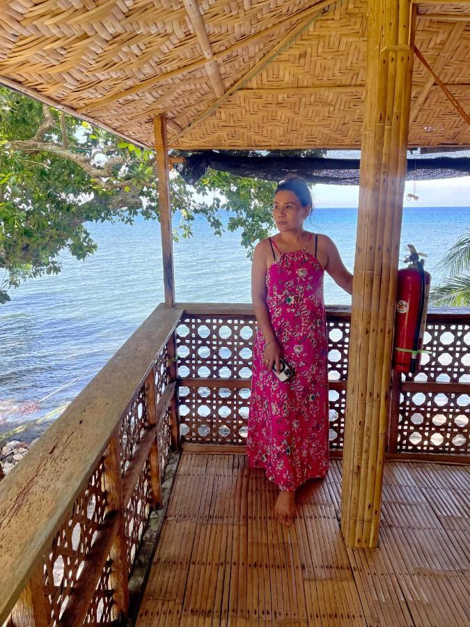 Borbon'S Treehouse By The Sea Bed & Breakfast Mambajao Exterior photo