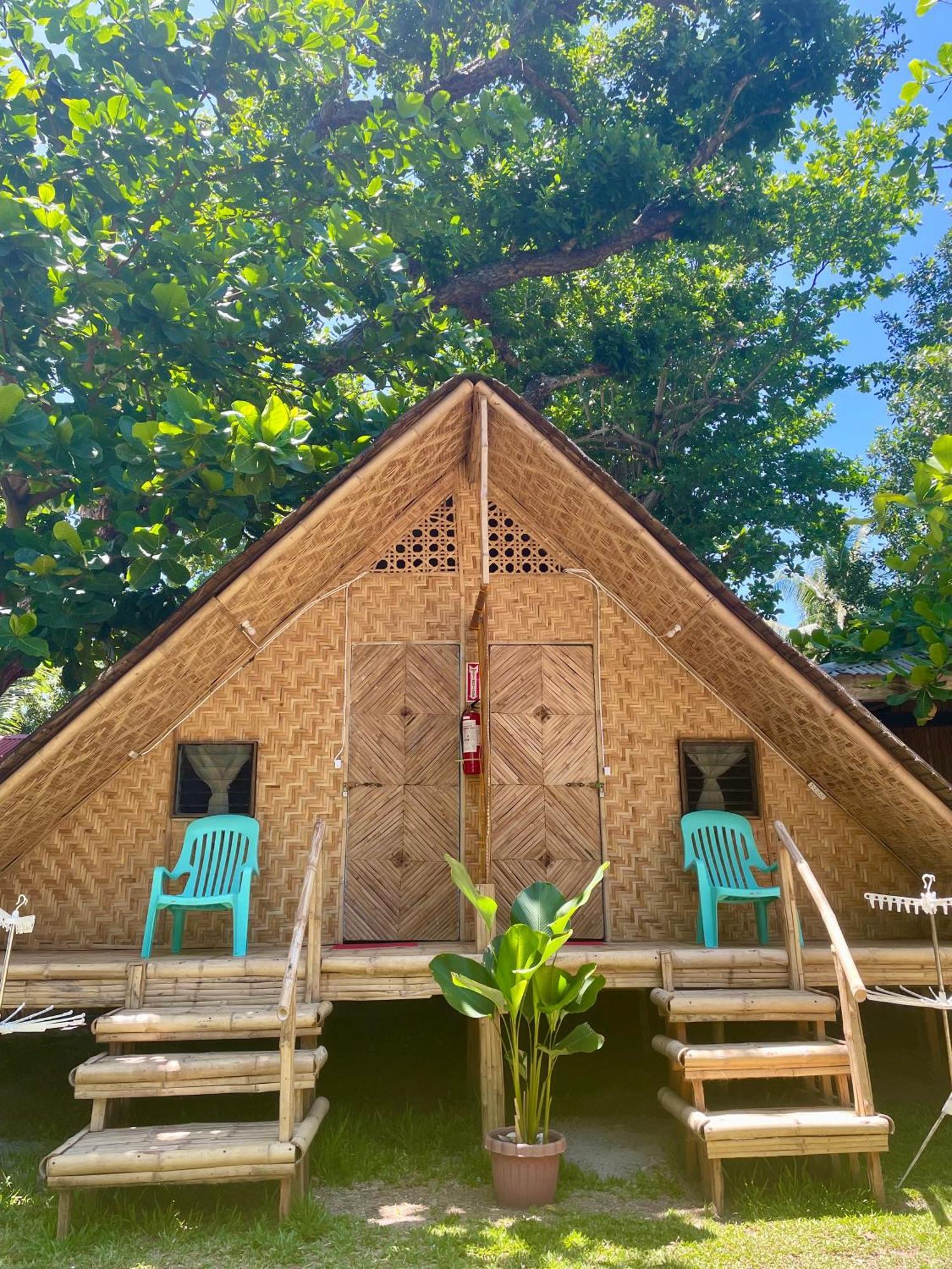Borbon'S Treehouse By The Sea Bed & Breakfast Mambajao Exterior photo