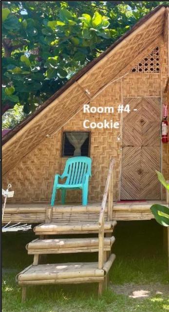 Borbon'S Treehouse By The Sea Bed & Breakfast Mambajao Exterior photo